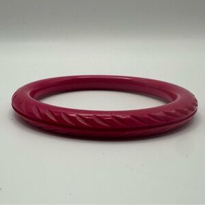 Splendette Fuchsia Carved Bangle Bracelet